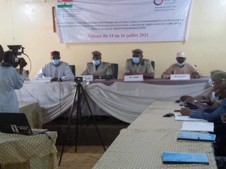 Atelier d’évaluation des rapports provisoires des études d’impact environnemental et social de la réalisation des ouvrages de mobilisation des eaux dans la Région de Tahoua dans le cadre de la mise en œuvre du Projet Pôles Ruraux (PPR).                                          Tahoua du 14 au 16 juillet 2021
